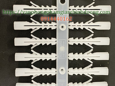 Tắc kê nhựa 8 x 40 mm có râu